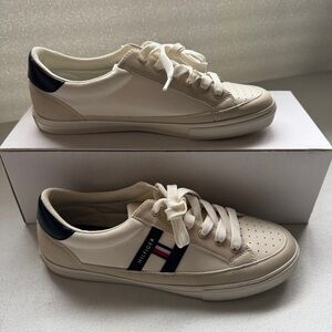 Tommy Hilfiger TWLAHZIE-R Sneakers Ivory Women's Size 10M Casual Fashion Low Top